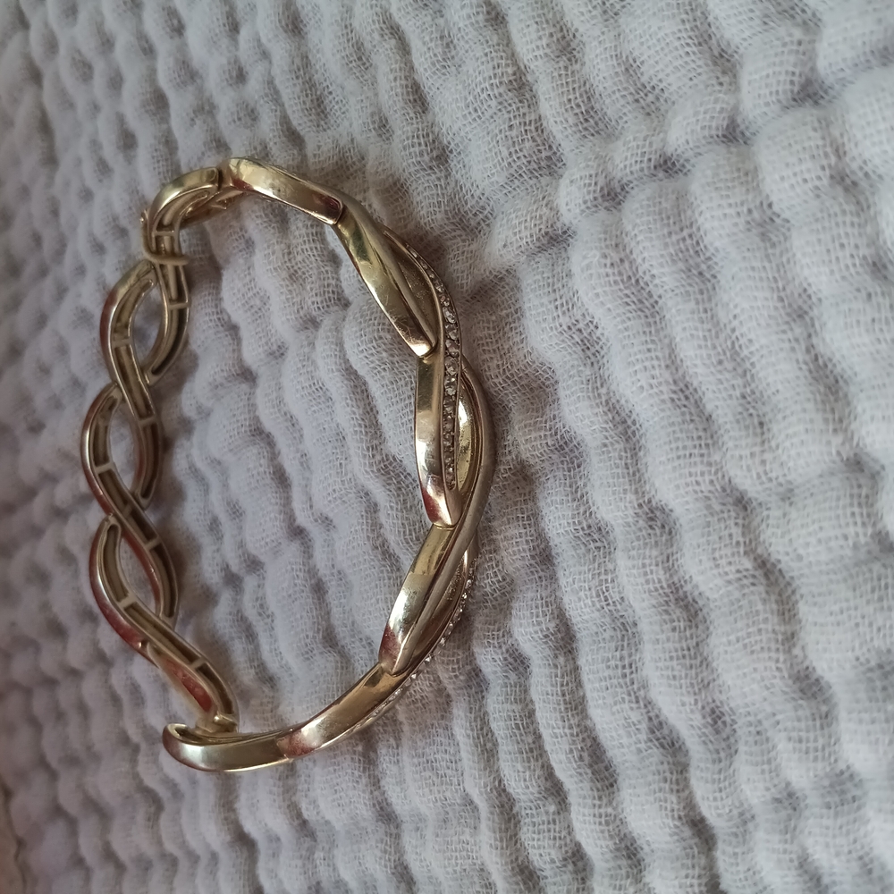 Elegant Gold Bracelet